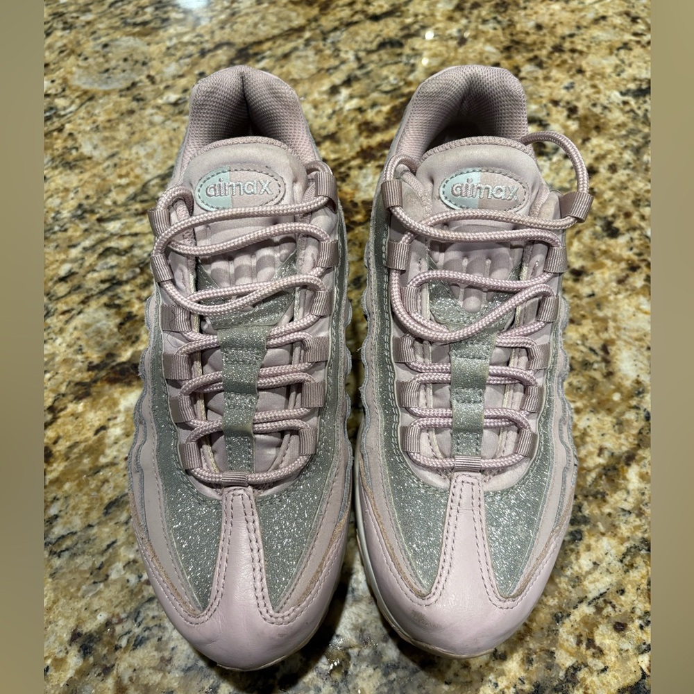 Nike Women's Air Max 95 in Light Pink size 7.5 women’s - Picture 6 of 9